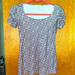 Women’s short-sleeved shirt SIZE Small by: Kirra